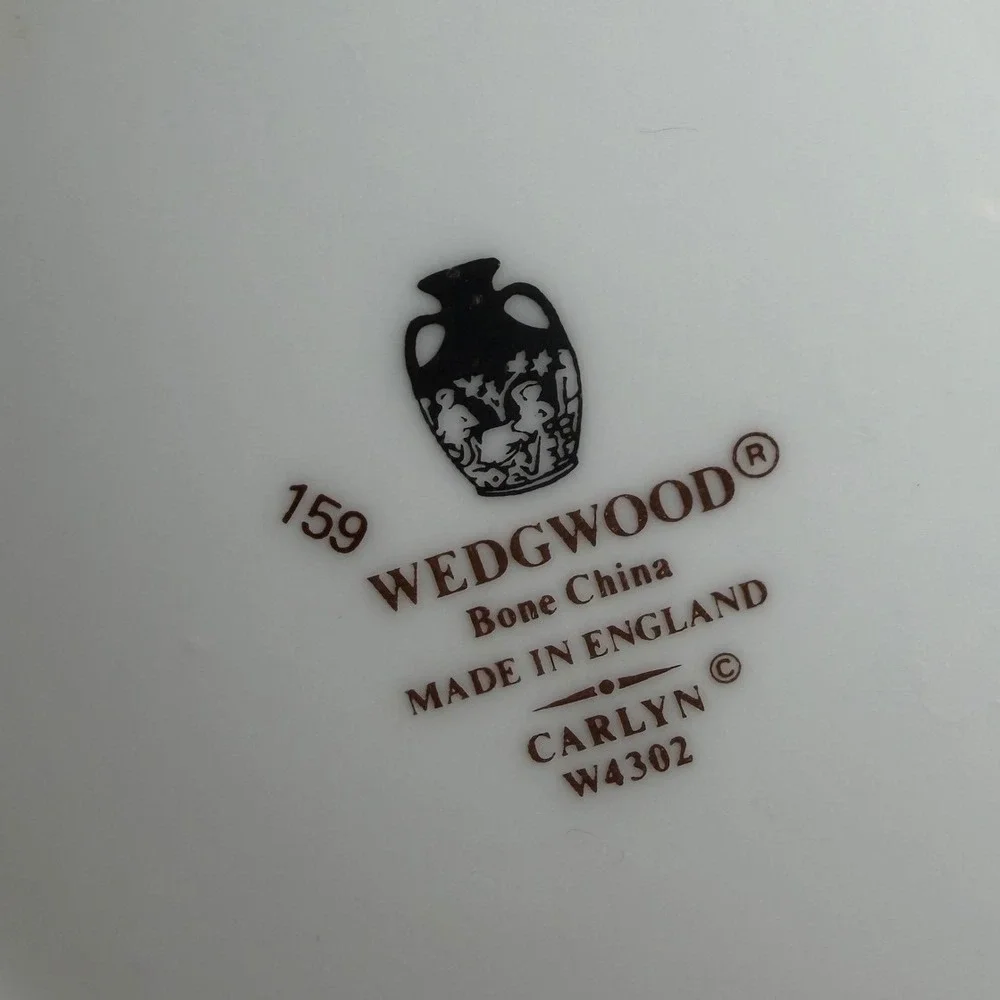 Wedgwood Carlyn W4302 Teapot Bone China Platinum Trim Made in England White